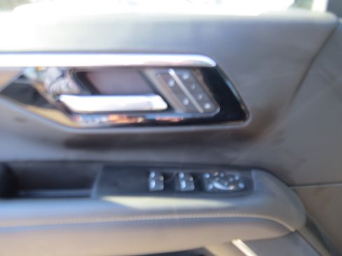 Used 2025 Chevrolet Tahoe Premier image 15