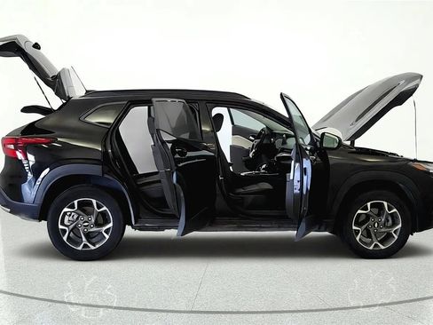 Used 2024 Chevrolet Trax LT w/ Driver Confidence Package FWD image 12