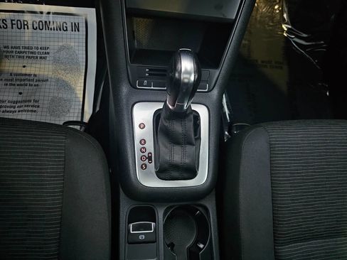 Used 2013 Volkswagen Tiguan S image 17