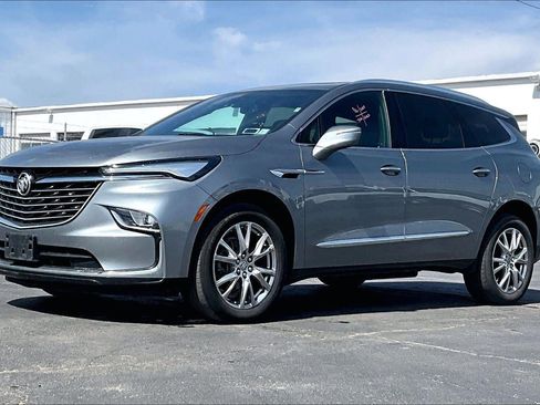 Used 2023 Buick Enclave Essence w/ Experience Buick Package image 7