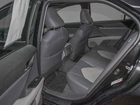 Used 2018 Toyota Camry L image 23