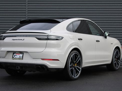 Used 2023 Porsche Cayenne Turbo S image 9