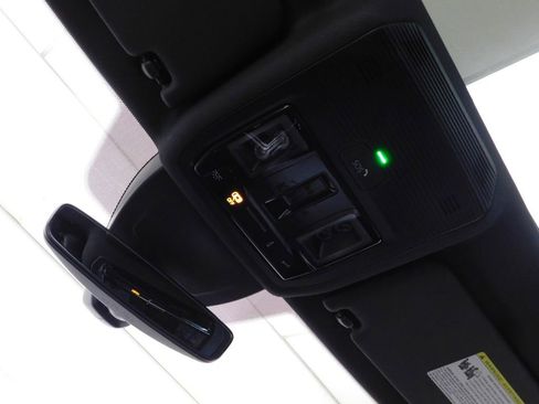 Used 2025 Volkswagen Golf R Black Edition image 73