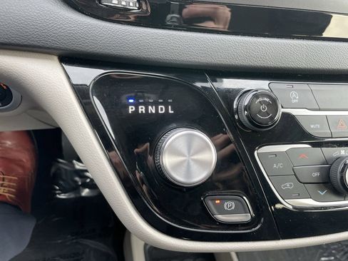 Used 2024 Chrysler Voyager LX image 13