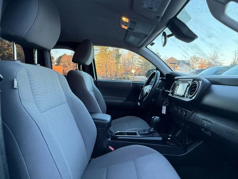 Used 2019 Toyota Tacoma SR image 21