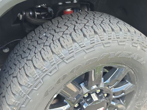 New 2026 GMC Sierra 2500 AT4 w/ AT4 Premium Plus Package AWD/4WD image 11
