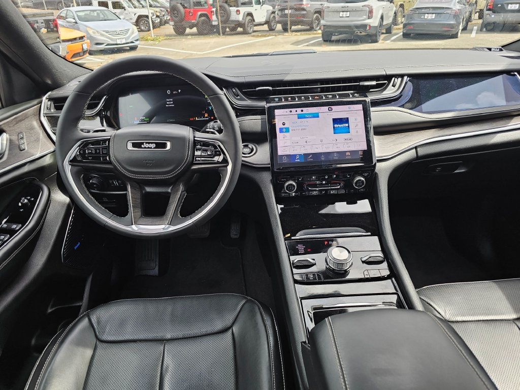 Used 2022 Jeep Grand Cherokee Overland AWD/4WD image 18