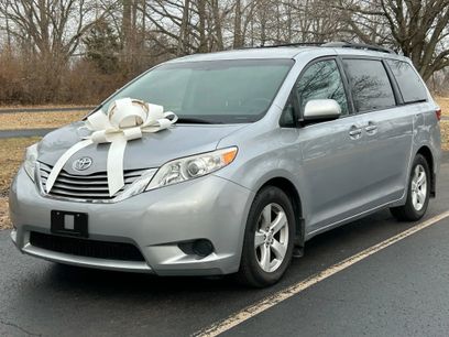 Used 2017 Toyota Sienna LE
