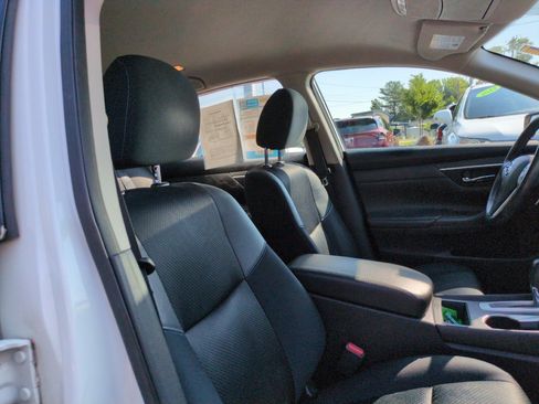 Used 2016 Nissan Altima 2.5 SR w/ LED Appearance Package FWD image 28