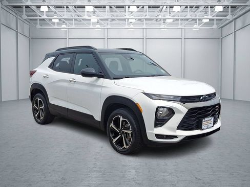 Certified 2022 Chevrolet TrailBlazer RS w/ Technology Package AWD/4WD image 4
