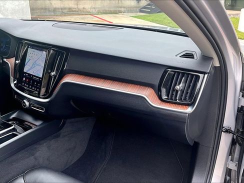 Certified 2025 Volvo V60 B5 Cross Country Plus AWD/4WD image 23