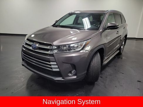 Used 2019 Toyota Highlander Limited Platinum AWD/4WD image 4