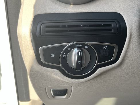 Used 2020 Mercedes-Benz GLC 300 4MATIC image 24