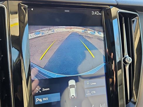 Used 2020 Volvo XC60 T6 Momentum w/ Protection Package Premier image 16