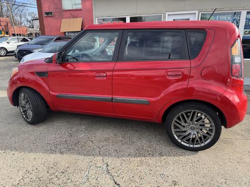 Used 2010 Kia Soul + w/ Audio Pkg image 26