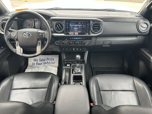 Used 2018 Toyota Tacoma TRD Sport AWD/4WD image 19