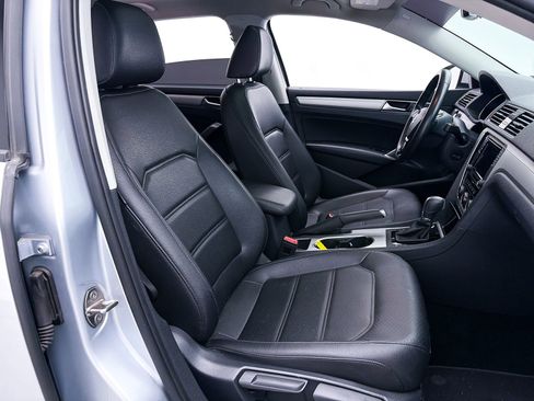 Used 2019 Volkswagen Passat 2.0T Wolfsburg FWD image 31