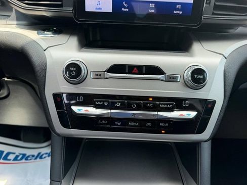 Used 2021 Ford Explorer XLT AWD/4WD image 16