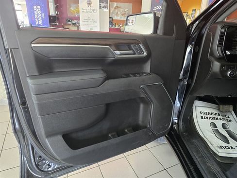 Used 2025 GMC Sierra 1500 SLT AWD/4WD image 12