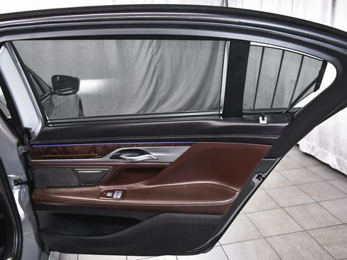 Used 2022 BMW 750i xDrive w/ Executive Package image 19