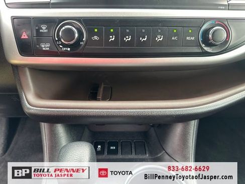 Used 2019 Toyota Highlander LE image 14