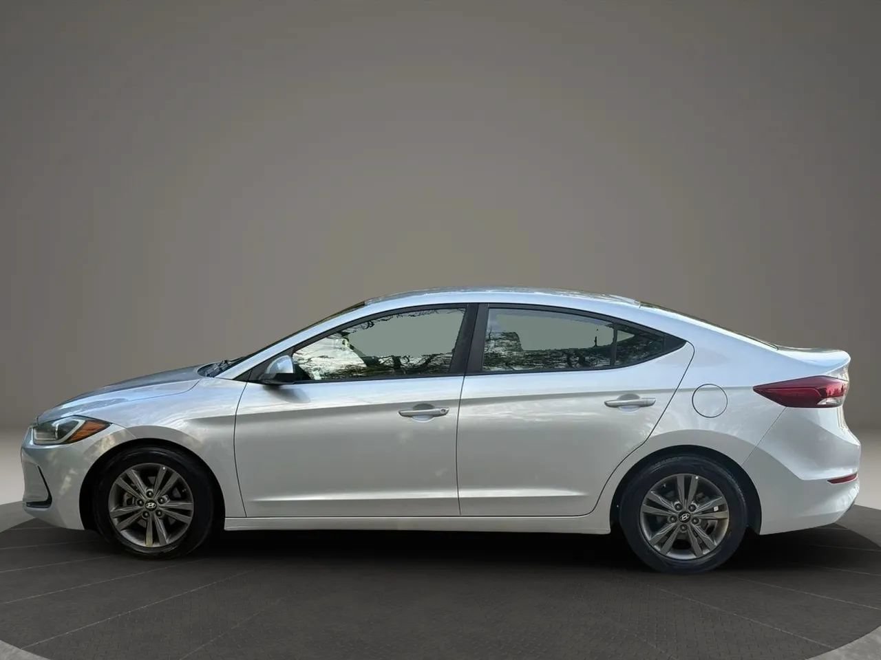 Used 2018 Hyundai Elantra SEL FWD image 3