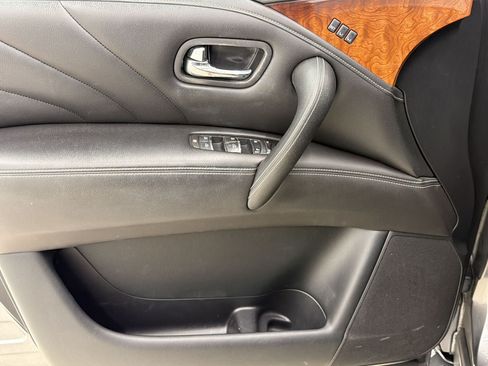 Used 2015 INFINITI QX80 4WD w/ Deluxe Technology Package image 13
