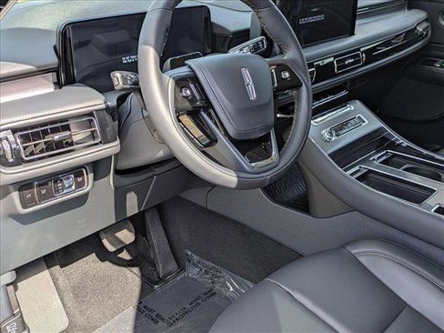New 2025 Lincoln Aviator AWD w/ Equipment Group 101A image 3