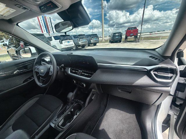 Used 2025 Chevrolet TrailBlazer LT AWD/4WD image 27