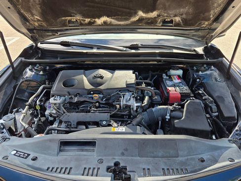 Used 2018 Toyota Camry SE w/ Moonroof Package FWD image 32