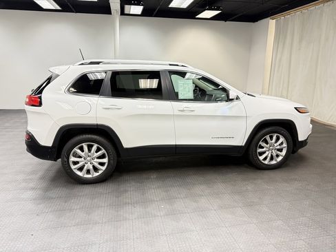 Used 2017 Jeep Cherokee Limited image 7