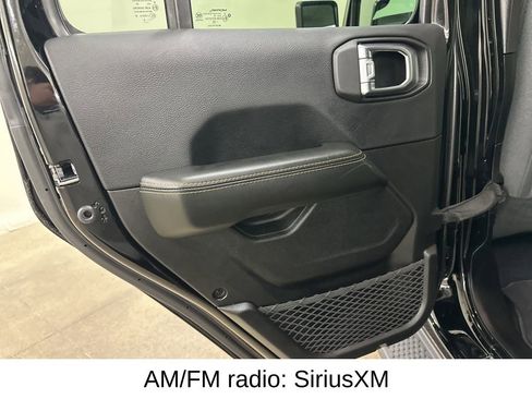 Used 2025 Jeep Wrangler Unlimited Sahara image 26