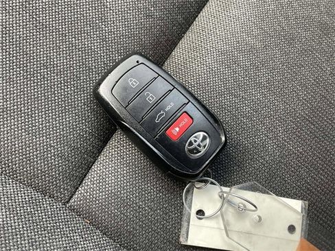 Used 2025 Toyota Camry LE image 31