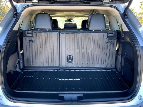 Certified 2025 Toyota Highlander XLE image 33