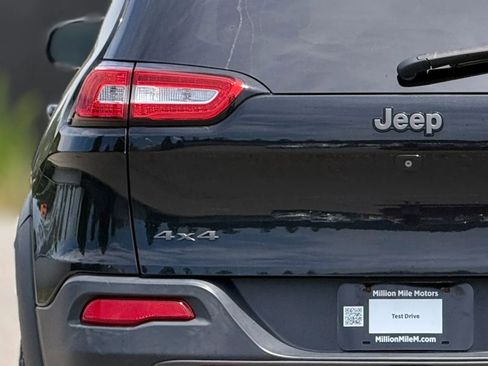 Used 2014 Jeep Cherokee Trailhawk w/ Comfort/Convenience Group AWD/4WD image 13