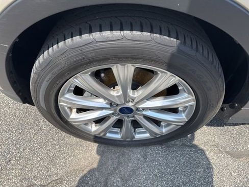 Used 2017 Ford Escape Titanium AWD/4WD image 4