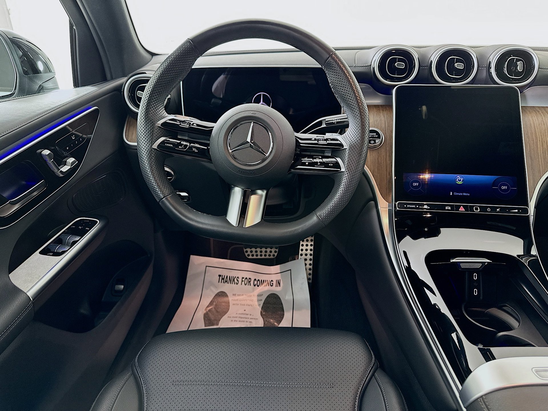 Used 2025 Mercedes-Benz GLC 300 4MATIC image 23