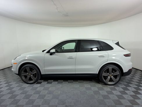 Certified 2023 Porsche Cayenne AWD/4WD image 2