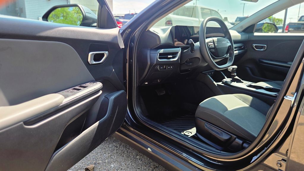 Used 2026 Kia K4 FWD image 10