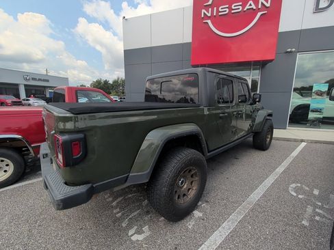 Used 2022 Jeep Gladiator Sport AWD/4WD image 4