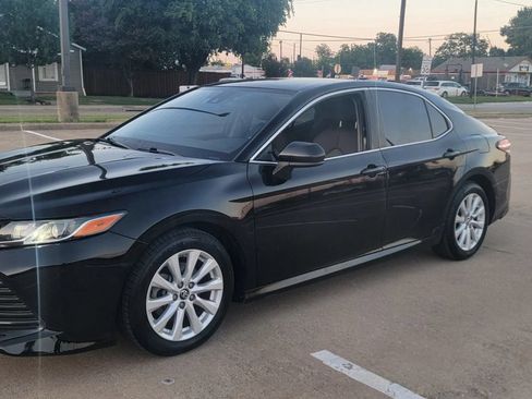 Used 2019 Toyota Camry LE FWD image 4