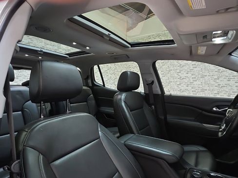 Used 2023 GMC Acadia SLT w/ Elevation Edition image 12