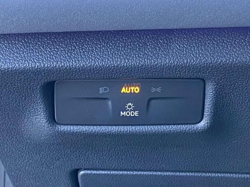 New 2026 Volkswagen Tiguan SE R-Line FWD image 18