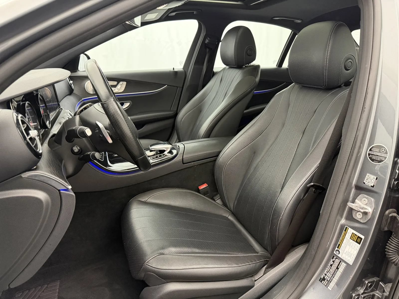 Used 2017 Mercedes-Benz E 300 4MATIC image 3