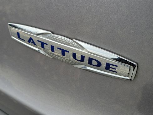 Used 2019 Jeep Cherokee Latitude Plus image 8