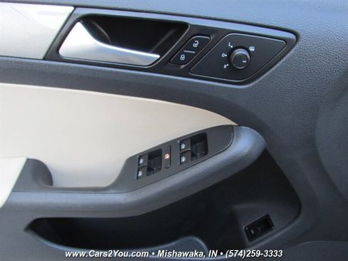 Used 2017 Volkswagen Jetta SE image 10