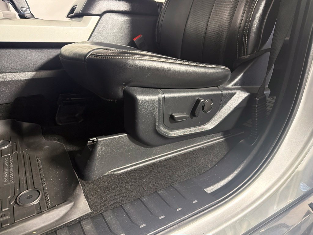 Used 2019 Ford F150 Lariat w/ Equipment Group 502A Luxury AWD/4WD image 12