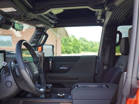 New 2025 GMC Hummer EV 2X w/ LPO, Dark Essentials Package image 28