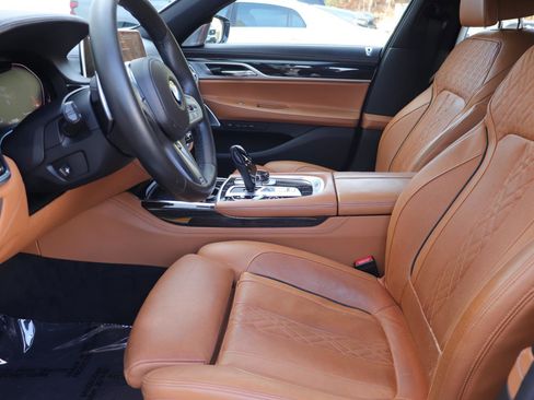 Used 2020 BMW 750i xDrive image 11