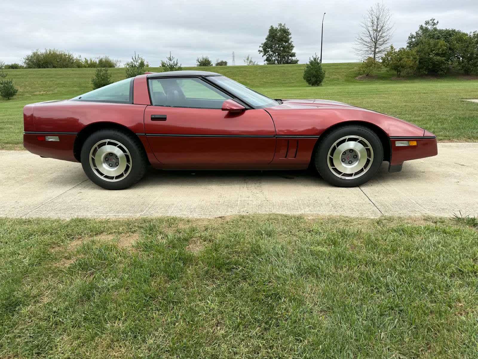 Used 1987 Chevrolet Corvette Coupe RWD image 4